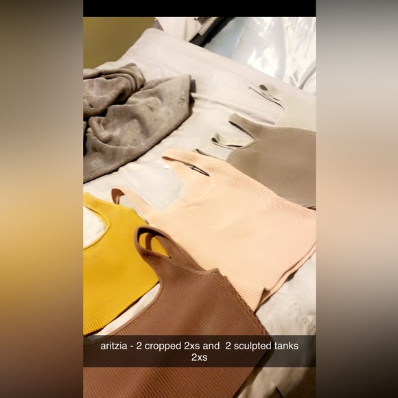 aritzia - 3 sculpt knit square neck -2xs +2 cropped ones - Picture 1 of 2